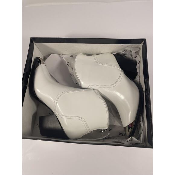 Aqua AQ-Pose Boots Women's Size 5.5 Leather Western Metal Toe Ankle Zip - Picture 2 of 9